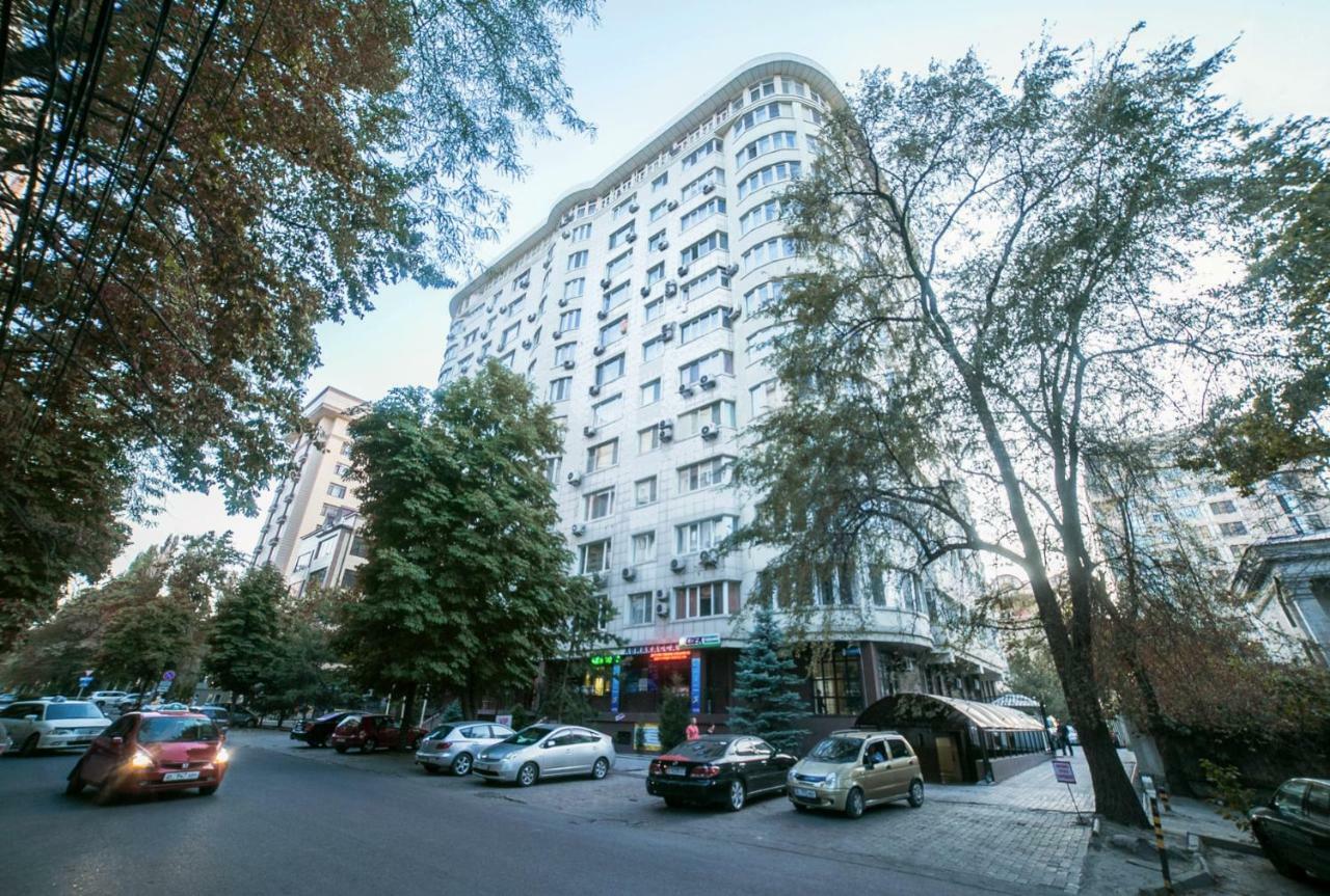 Spacious And Cozy Apartment In Bishkek Center Eksteriør bilde