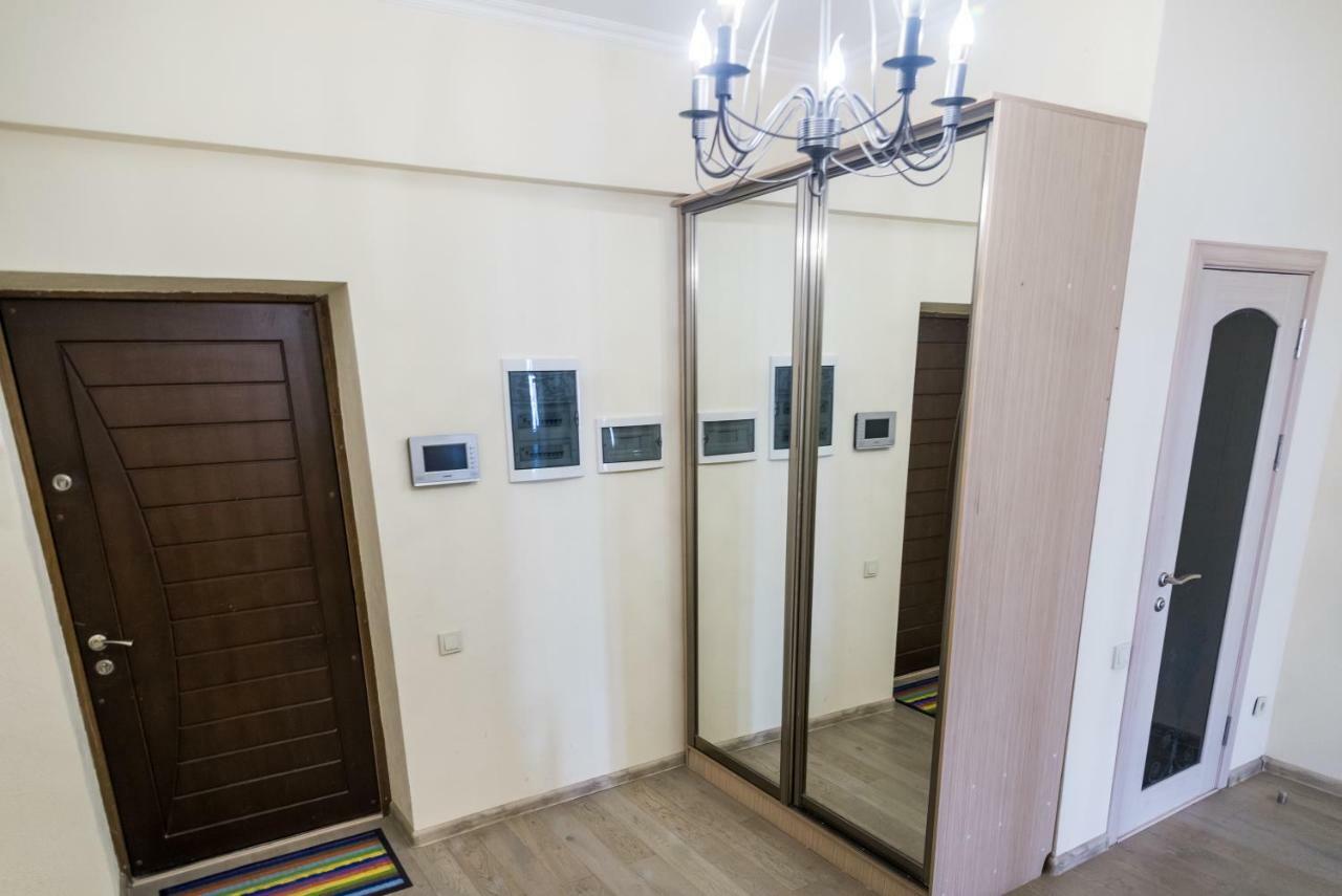 Spacious And Cozy Apartment In Bishkek Center Eksteriør bilde