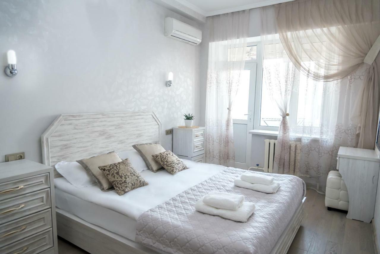 Spacious And Cozy Apartment In Bishkek Center Eksteriør bilde